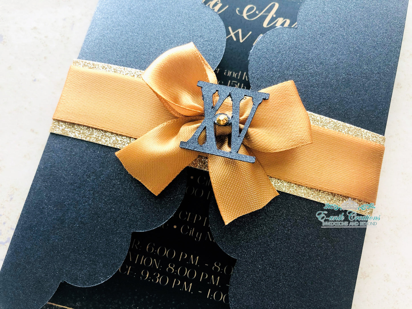 Invitaciones falsas en negro y dorado